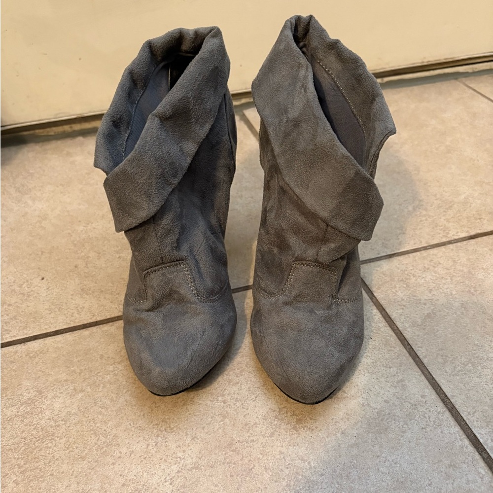 Stylish Gray Women's Ankle Boots